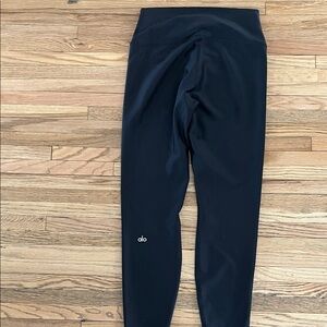 Alo Black High-Waisted 7/8 Leggings size L. Used. Excellent condition. 50$